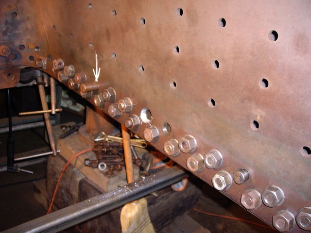 Preparing to rivet the mudring